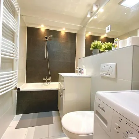 Cozy 3-Bedroom Home In The Center Budapest Exterior photo